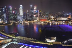 インフィニティープール夜景